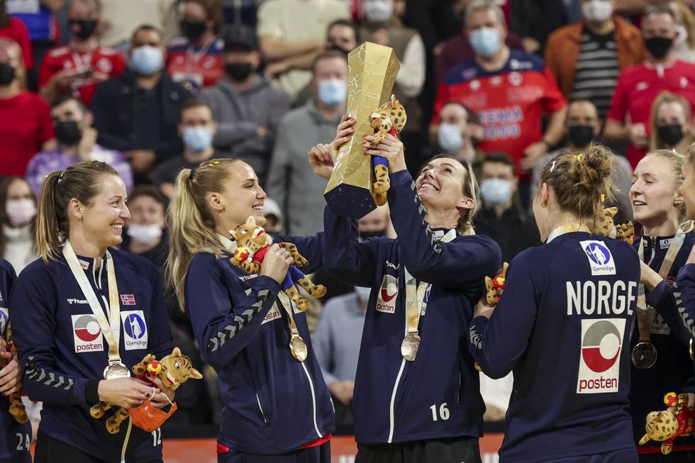 Norsk gullfeiring etter VM-tittelen i håndball. Foto: Beate Oma Dahle / NTB