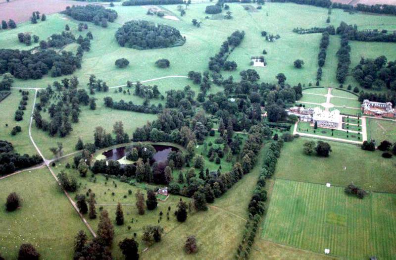Bildet er tatt fra lufta og viser eiendommen Althorp der prinsesse Diana er gravlagt.