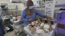 31 babyer reddet ut av sykehuset