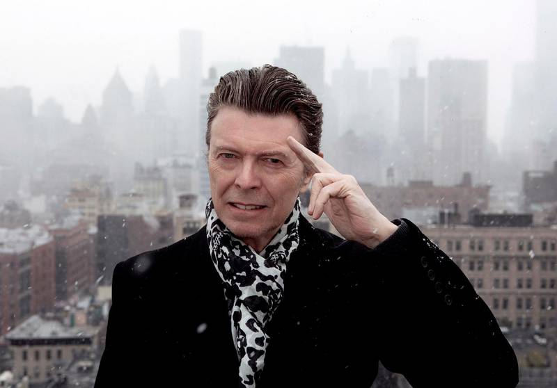David Bowie døde 10. januar 2016 av kreft. Her er han i HBO-dokumentaren om hans siste fem år, som var å se på denne tiden i fjor. Foto: Jimmy King / HBO / AP