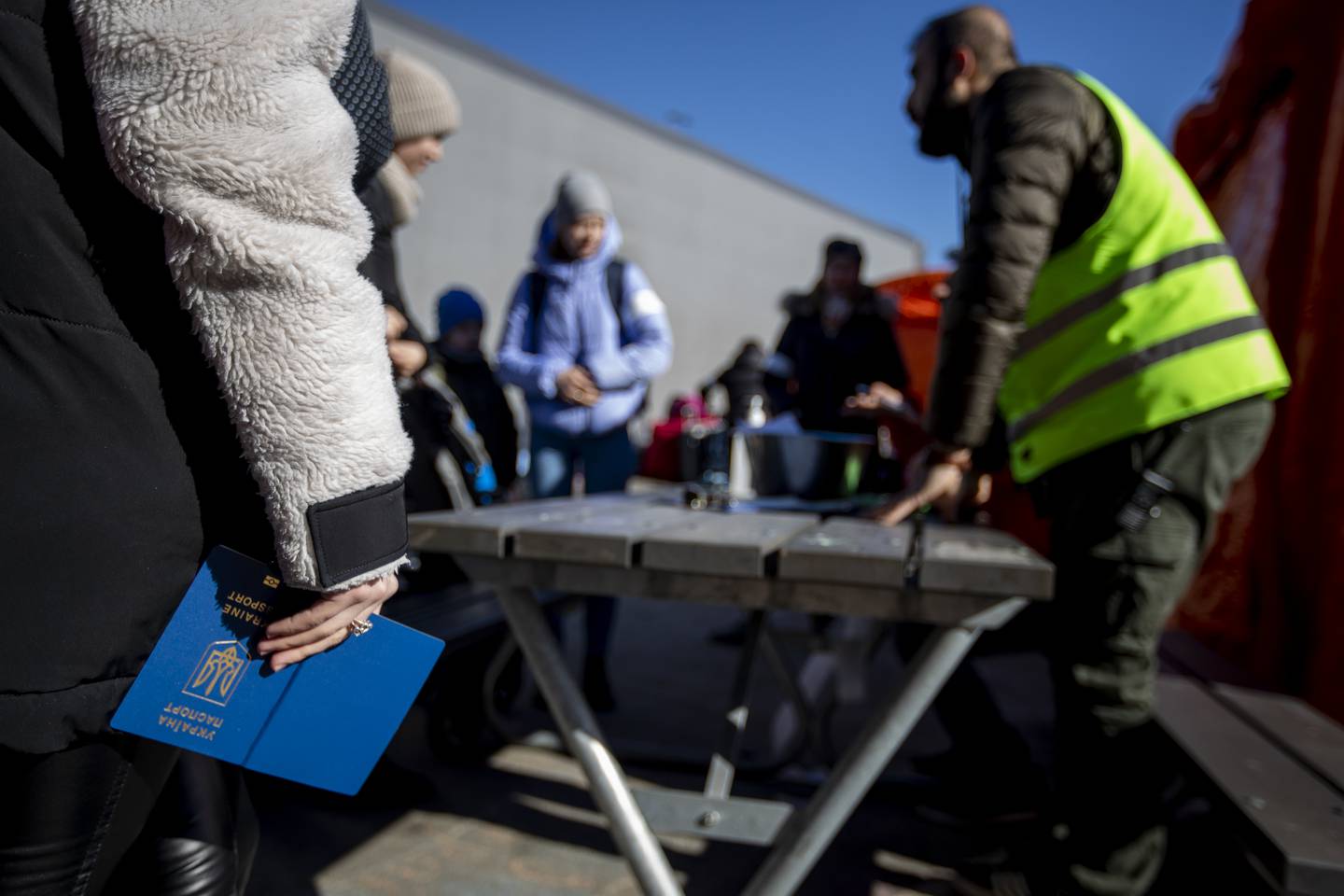 No kan du sende pakker med nødhjelp til Ukraina kostnadsfritt med Postnord. Biletet er frå det nasjonale mottakssenteret for flyktningar i Noreg.
Foto: Javad Parsa / NTB / NPK