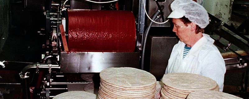 <b>POPULÆR:</b> Nordmenn spiser 24 millioner pizza Grandiosa i året. Siden den kom i 1980 er det laget 370 millioner Grandiosa ved fabrikken. Den ligger på Stranda på Sunnmøre.