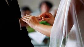 Flere gifter seg – færre skiller seg