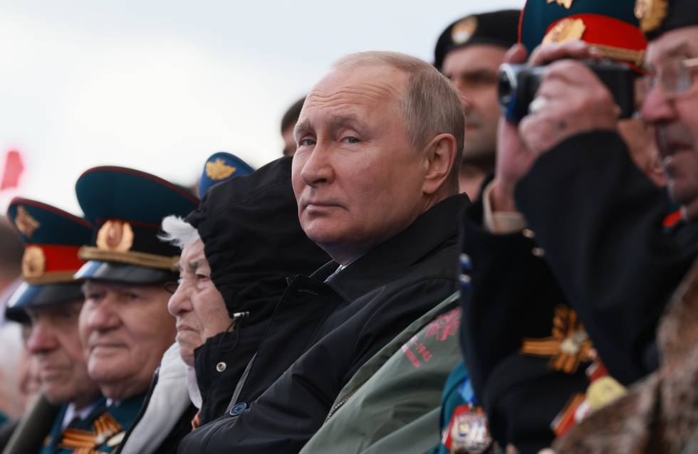 President Vladimir Putin varslet verken tilbaketrekning eller opptrapping av krigen Ukraina under sin tale på årsdagens for Sovjetunionens seier over Nazi-Tyskland. Foto: AP / NTB
