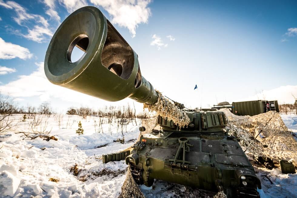 Bildet er av en M109 kanon under en øvelse i Finnmark i 2015. 
Foto: Ole-Sverre Haugli / Hæren / Forsvarets mediesenter / NTB