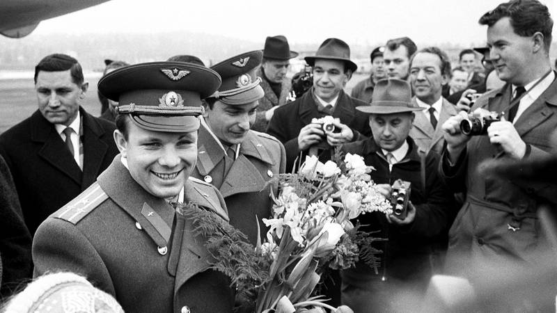 Bildet viser Jurij Gagarin på besøk i Norge. Han var den første personen i verdensrommet.
