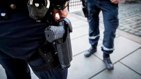 Politiet får bære våpen for å gjøre markeringen trygg