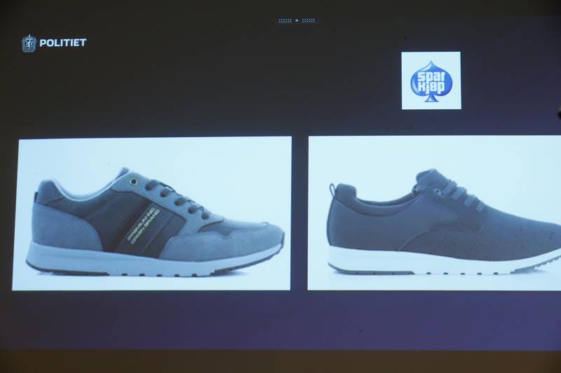 Bildet viser to skomodeller som politiet vil ha opplysninger om. Skoene selges hos Sparkjøp i Norge.