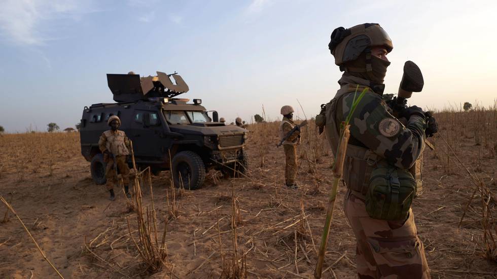 Bildet viser franske soldater på jobb nord i Burkina Faso.