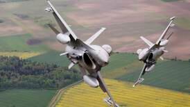 Medier: Norge gir F-16-fly til Ukraina