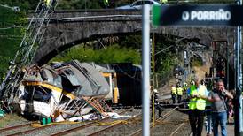 Fire døde i togulykke i Spania