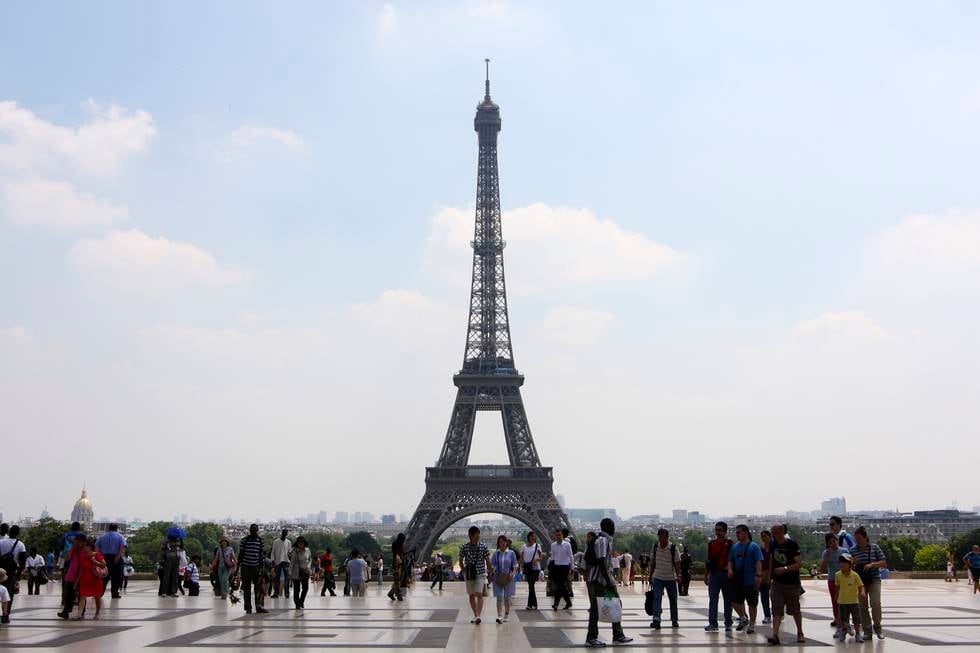 Eiffeltårnet åpner for publikum igjen til sommeren etter å ha vært koronastengt i flere måneder. Foto: Håkon Mosvold Larsen / NTB