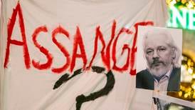 Storbritannia sier de vil sende Assange til USA