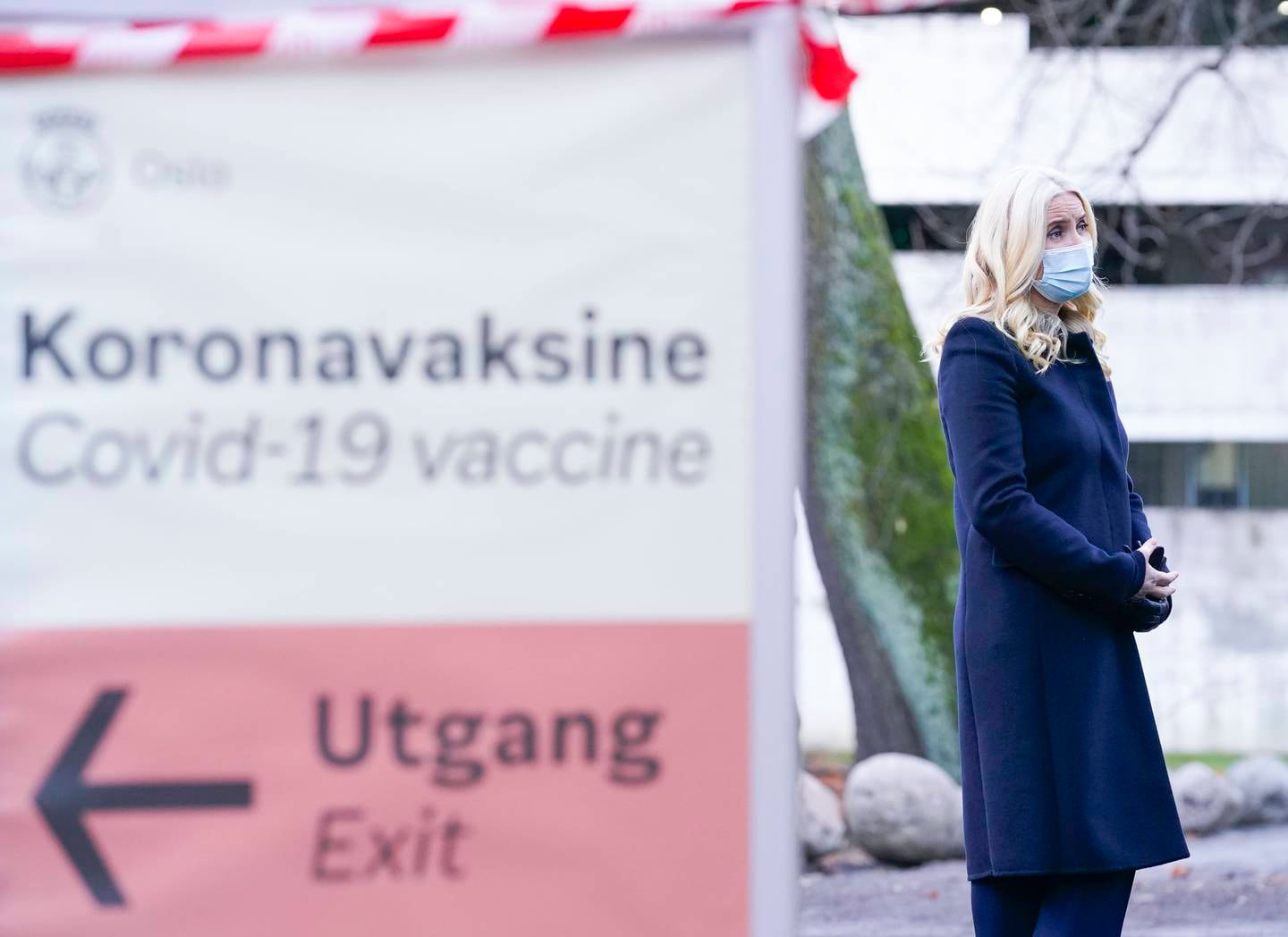 Kronprinsesse Mette-Marit besøker vaksinesenteret i Hausmanns gate I Oslo.
Foto: Lise Åserud / NTB