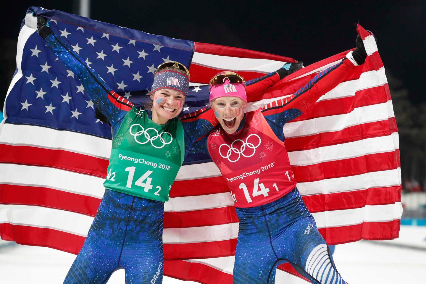 GULL: Kikkan Randall og Jessica Diggins sikret gullet for USA på lagsprinten. 