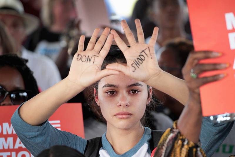 Bildet viser en jente som protesterer under byen Killeen, Texas under March for Our Lives i USA.