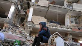 Titusener hjemløse etter jordskjelvet i Iran