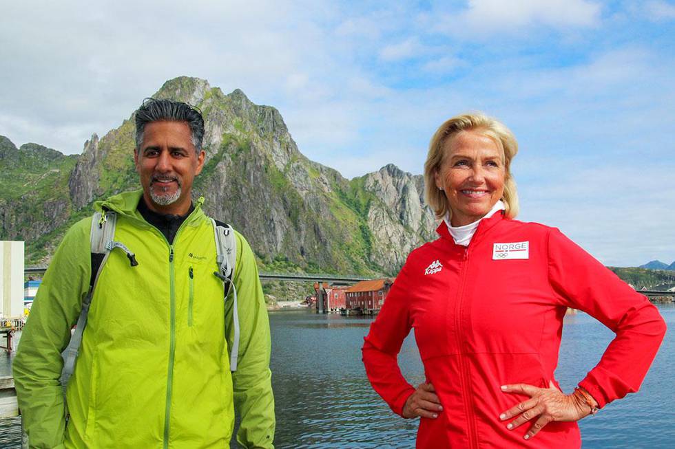 Bildet viser kulturminister Abid Raja og idrettspresident Berit Kjøll. 