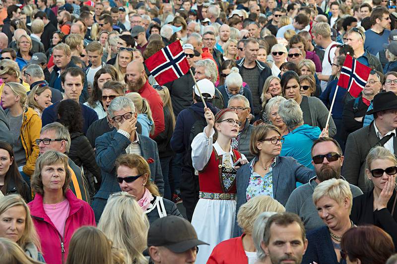 Bildet viser en folkemengde i Bergen under sykkel-VM i 2017. Folk i Bergen er nå med i Vestland fylke. Er de vestlendinger, hordalendinger eller begge deler?