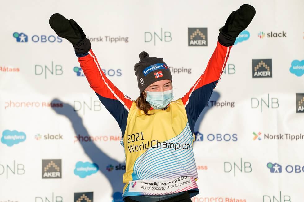 Vilde Nilsen jubler for gull på 10 kilometer klassisk under para-VM i Lillehammer torsdag.
Foto: Stian Lysberg Solum / NTB