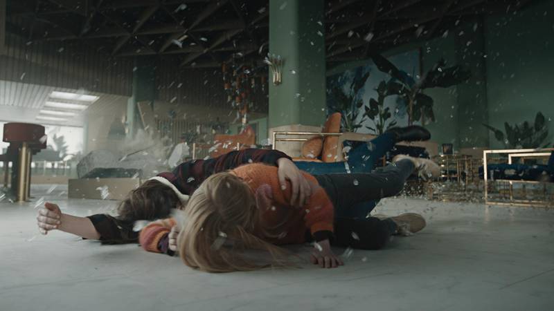 Bildet viser en scene fra filmen «Skjelvet.