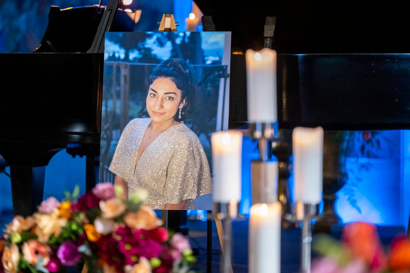 Shabana Rehman begraves fra Oslo rådhus tirsdag i en humanistisk seremoni. Regjeringen besluttet å hedre samfunnsdebattanten, frihetsforkjemperen og komikeren Shabana Rehman med gravferd på statens bekostning. Foto: Heiko Junge / NTB