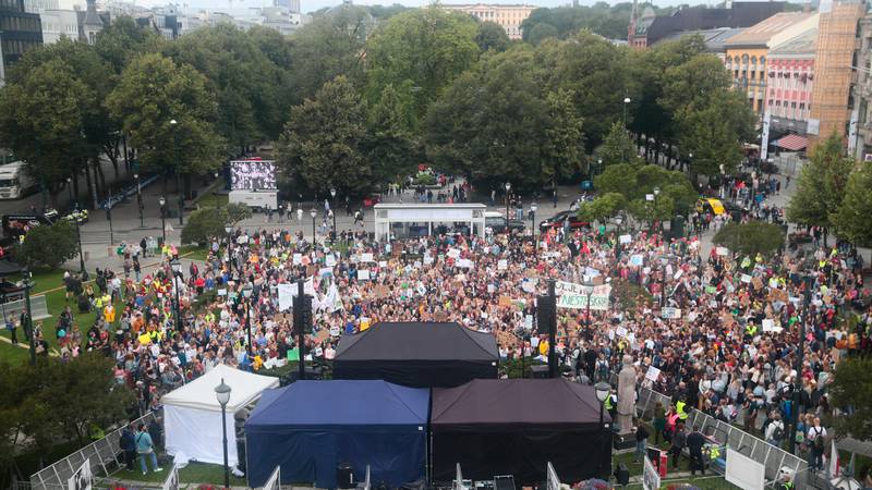 Bildet viser elever som streiker for klimaet i Oslo.