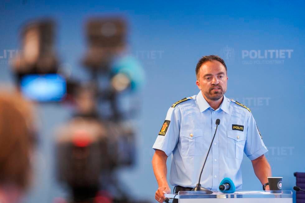 Politiadvokat Børge Enoksen orienterte onsdag om Oslo-skytingen. Foto: Terje Bendiksby / NTB