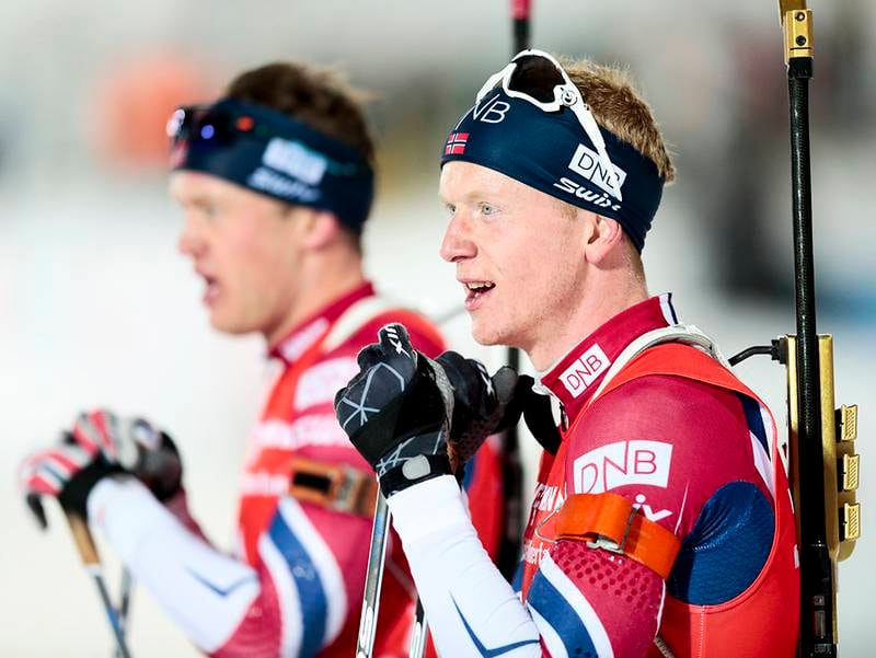 SEIER: Johannes Thingnes Bø (til høyre) har vært den beste skiskytteren til nå i sesongen. Blir det seier i det nye året også?