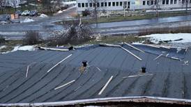Taket blåste av kommunehuset 
