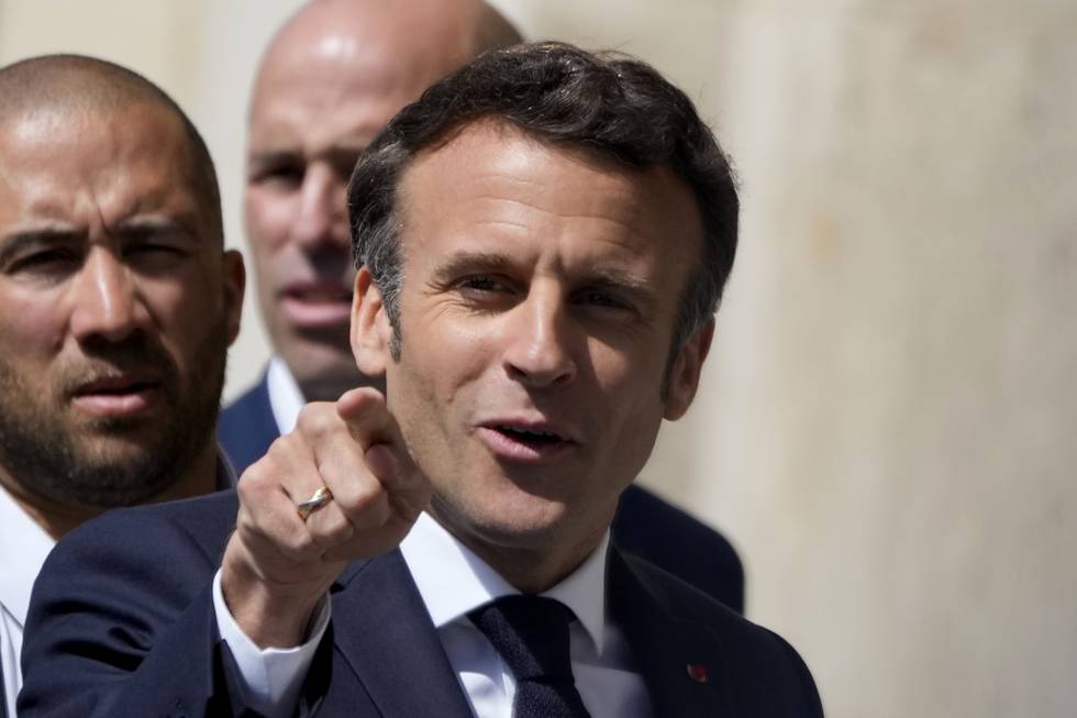 Frankrikes president Emmanuel Macron får trolig en periode til i sjefsstolen. Foto: François Mori / AP / NTB 