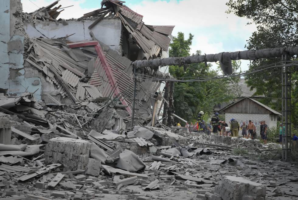 Bygninger ødelagt av russiske luftangrep i Lysytsjansk fotografert 16. juni. Foto: 
Efrem Lukatsky / AP / NTB