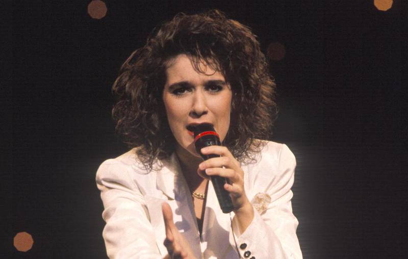Bildet viser Celine Dion som synger i 1988.