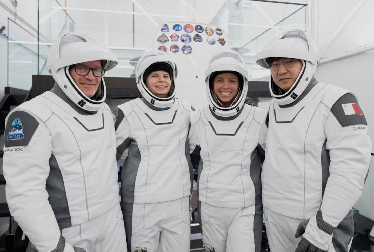 Fra venstre: Eric Phillips fra Australia, tyske Rabea Rogge, norske Jannicke Mikkelsen og kinesisk-maltesiske Chun Wang. Foto: SpaceX / AP / NTB