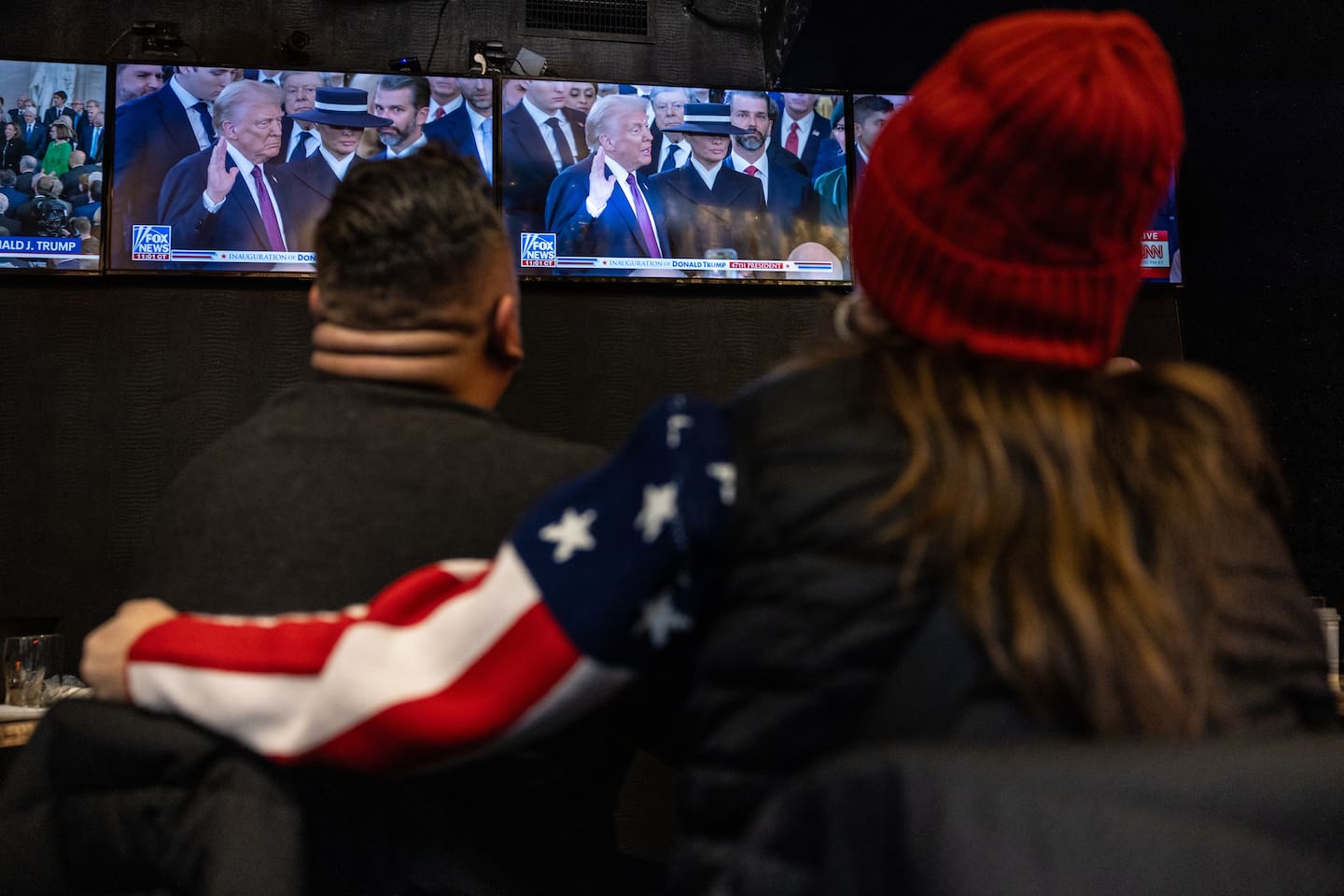 Bildet viser Trumps støttespillere som følger med på presidentinnsettelsen av Donald Trump. Foto: EPA / ANNA ROSE LAYDEN / NTB