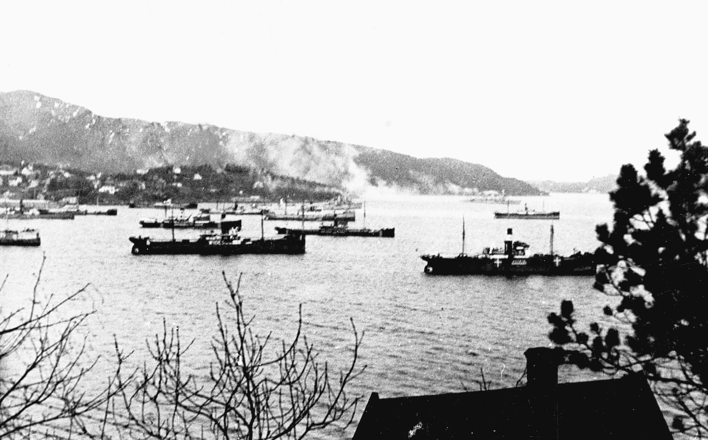 Bildet viser kamper til sjøs utenfor Bergen. Foto: NTB