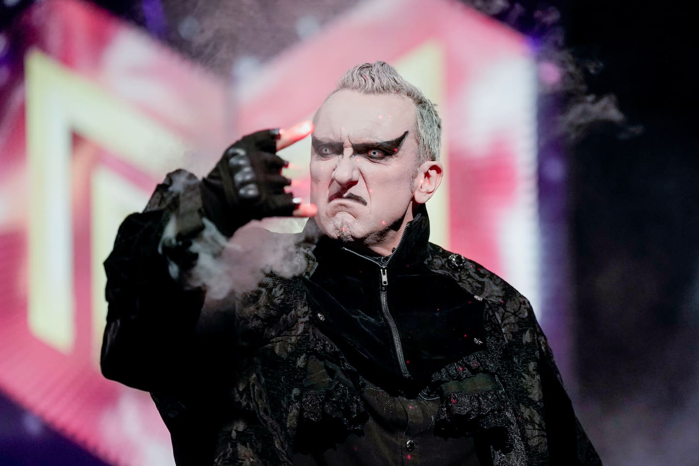 Bildet viser artisten Gothminister.