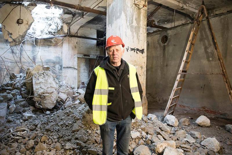 ARBEIDER: Nils Eggerud er 77 år gammel. Han var en av de siste arbeiderne ved Hydro som var inne i tungtvanns-kjelleren. Hydrogenfabrikken på Vemork ble revet i 1977. 