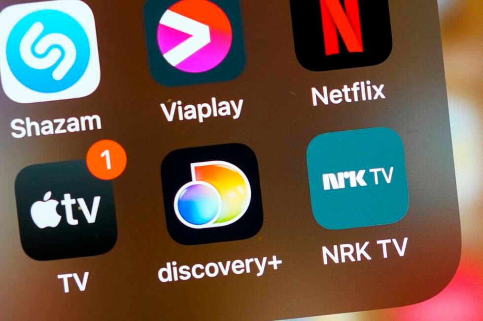 Bildet viser et skjermbilde av appene til Apple TV, Viaplay, Discovery, Netflix og NRK TV. Discovery+ er en populær strømmetjeneste. Den har samme eier som HBO Max, og nå slås de to sammen til én plattform.