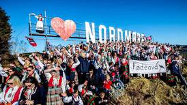 Kvinner på Nordmøre protesterer i bunad