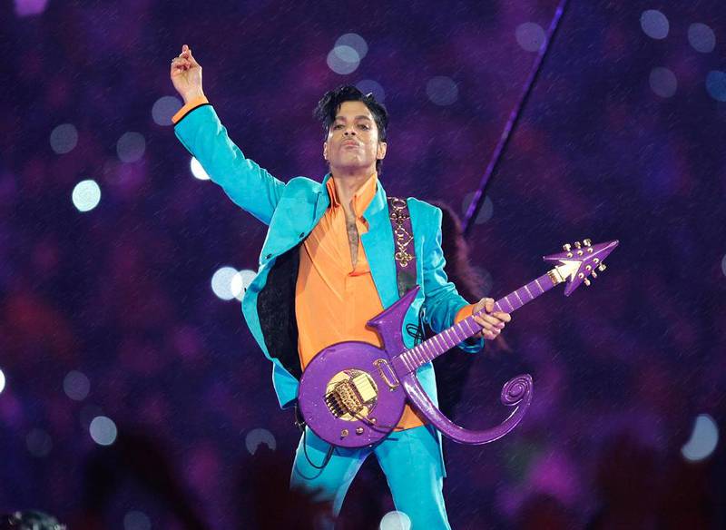 SUPER BOWL: Prince underholder midt i finalen i Super Bowl. Det var på Dolphin Stadium i Miami i 2007.
