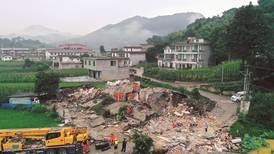 Tolv døde i jordskjelv i Kina