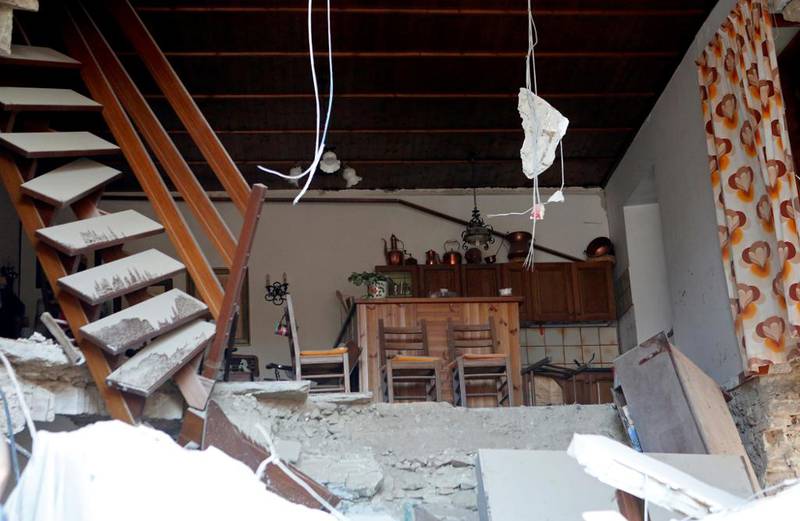SKADER: Mange hus er svært skadet etter jordskjelvet. 