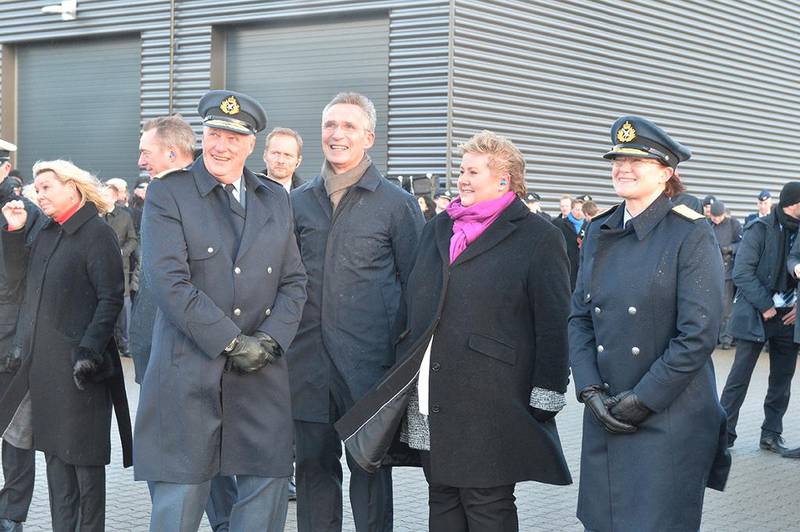 FEIRET: Luftforsvaret feiret at det er 73 år og de nye kampflyene. Kong Harald, Nato-sjef Jens Stoltenberg og statsminister Erna Solberg deltok.