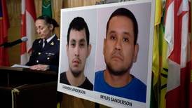 Jakter på to menn etter ti drap i Canada