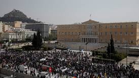 Lite lønn og dyre varer fører til streik i Hellas
