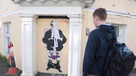 Trine Skei Grande malt på vegg i Bergen